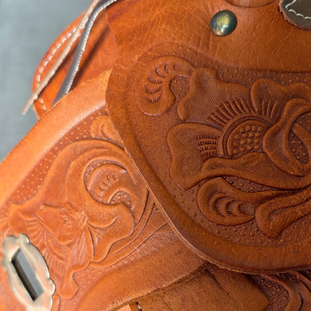 WESTERN SADDLE PURSE WITH TOOLED LEATHER - Picture 4 of 8